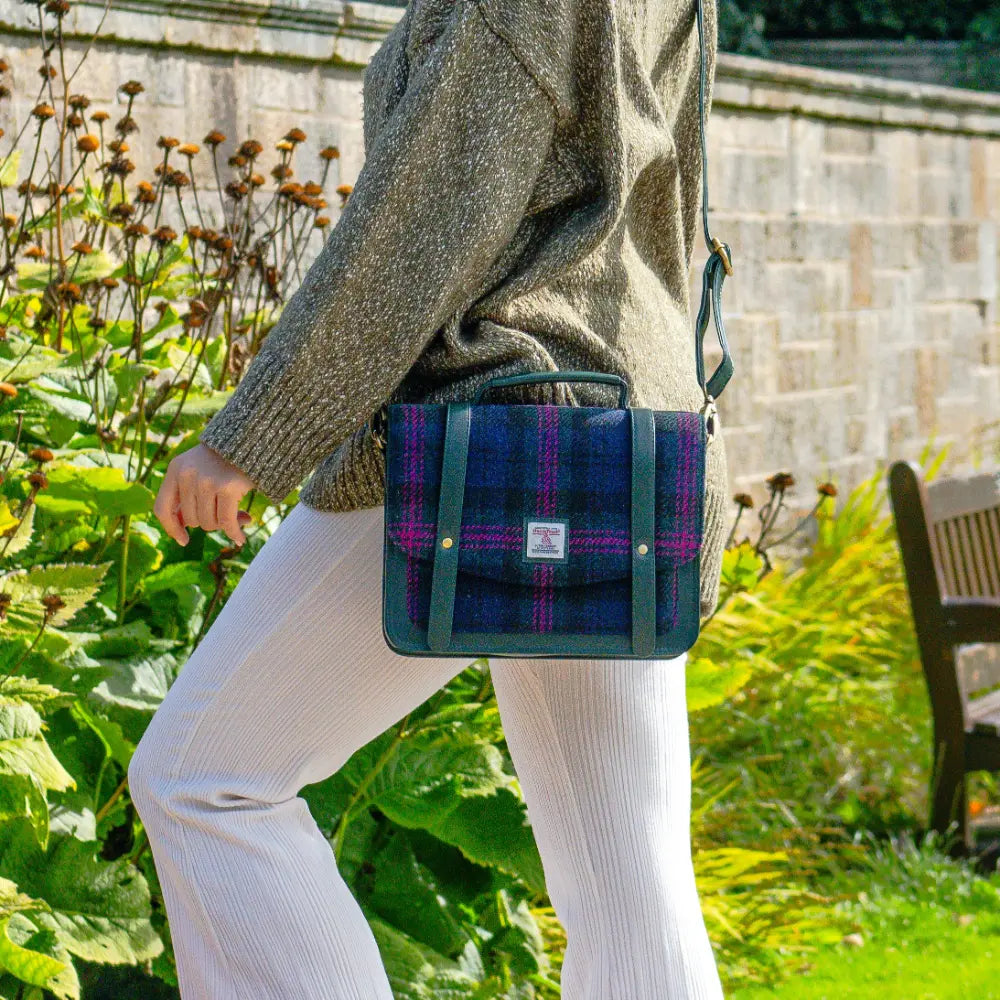 LADIES MESSENGER