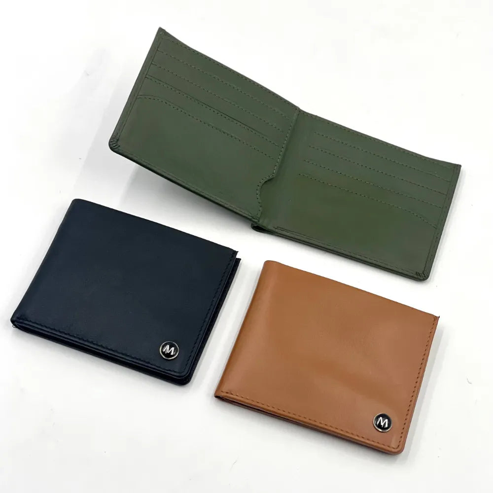 Italian leather slim bifold wallet from Maccessori — stylish gift for men — colour close-up