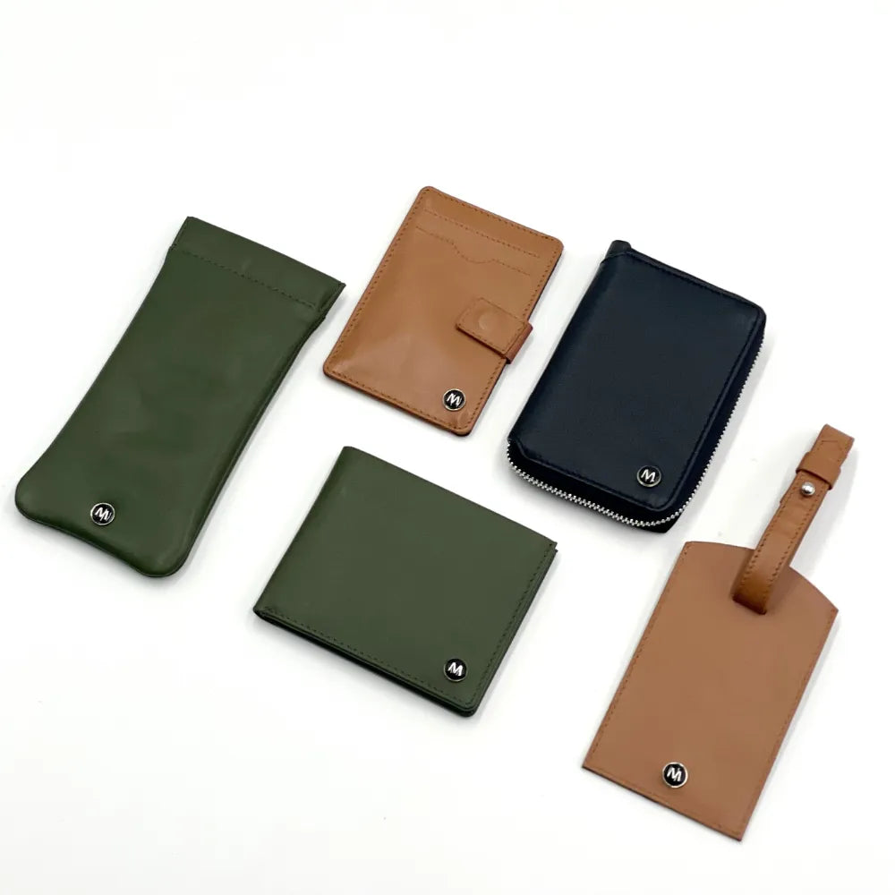 Italian leather card holder from Maccessori — sleek gift for him or her — product detail
